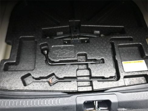 Used 2016 Toyota Camry XLE image 14