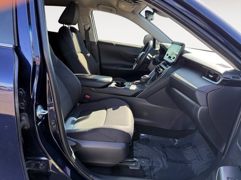 Used 2022 Toyota Venza LE AWD/4WD image 19