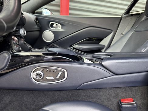 Used 2019 Aston Martin V8 Vantage Coupe image 20
