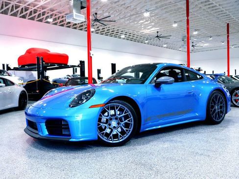 Used 2026 Porsche 911 Carrera T RWD image 5