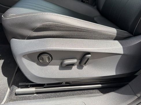 Used 2022 Volkswagen Tiguan SE image 15