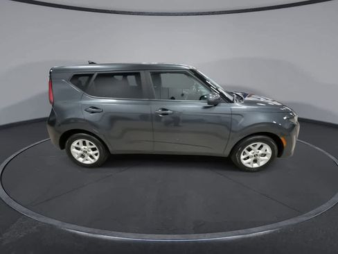 Used 2023 Kia Soul LX w/ LX Technology Package FWD image 9