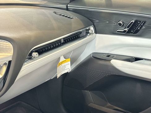 New 2025 Cadillac Lyriq Luxury AWD/4WD image 18