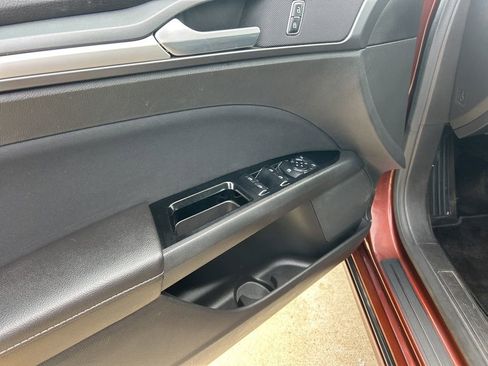 Used 2015 Ford Fusion SE image 11