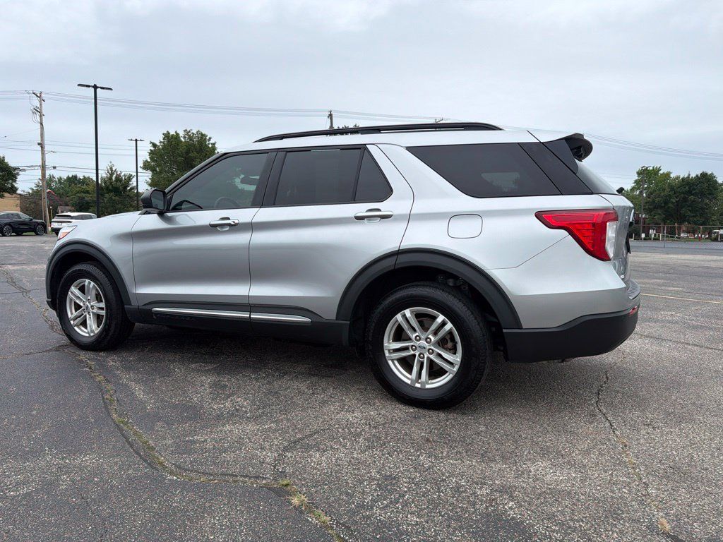 Used 2021 Ford Explorer XLT AWD/4WD image 9