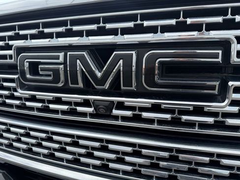 Used 2021 GMC Sierra 2500 Denali w/ Denali Black Diamond Edition AWD/4WD image 9
