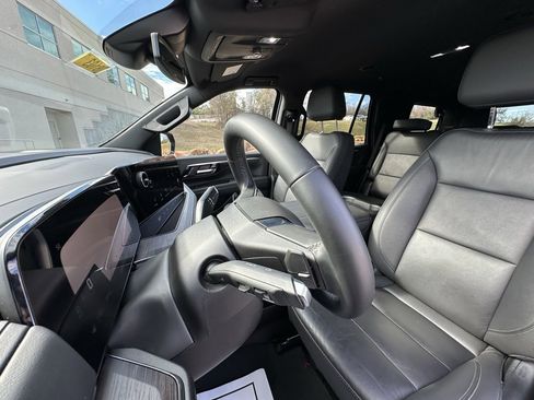 Used 2025 Chevrolet Tahoe Z71 image 15