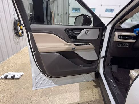 Used 2021 Lincoln Aviator Reserve w/ Equipment Group 202A AWD/4WD image 9