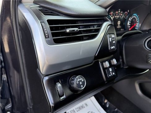 Used 2017 Chevrolet Suburban LT image 38