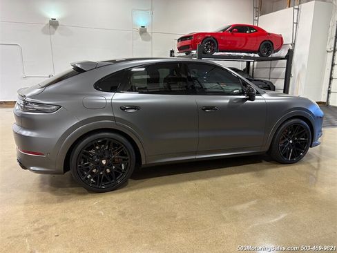 Used 2022 Porsche Cayenne Turbo AWD/4WD image 12