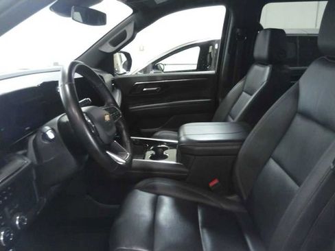 Used 2025 Chevrolet Suburban LT AWD/4WD image 3