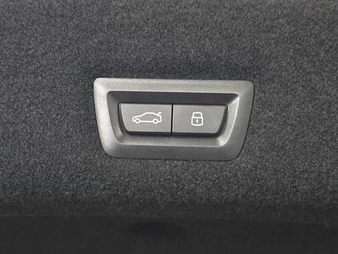 Used 2023 BMW i7 xDrive60 AWD/4WD image 31