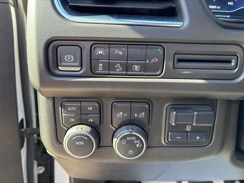 Used 2022 Chevrolet Tahoe Z71 w/ Luxury Package image 69