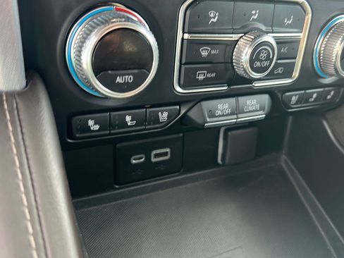 Used 2022 GMC Yukon SLT w/ SLT Luxury Package RWD image 28