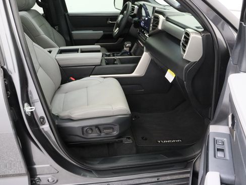 Used 2025 Toyota Tundra Limited AWD/4WD image 43