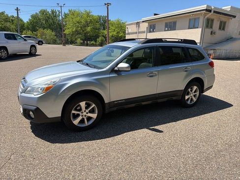 Used 2014 Subaru Outback 2.5i Limited w/ Moonroof Package AWD/4WD image 2