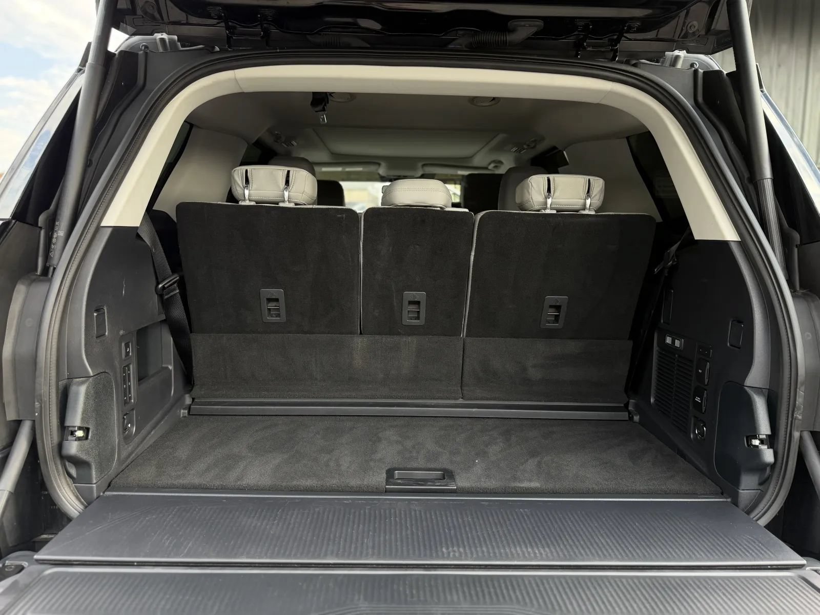 Used 2025 Ford Expedition Active AWD/4WD image 18