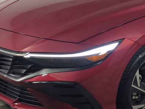 Certified 2025 Hyundai Elantra SEL FWD image 10