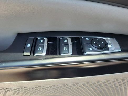 Used 2024 Kia Carnival LX FWD image 23