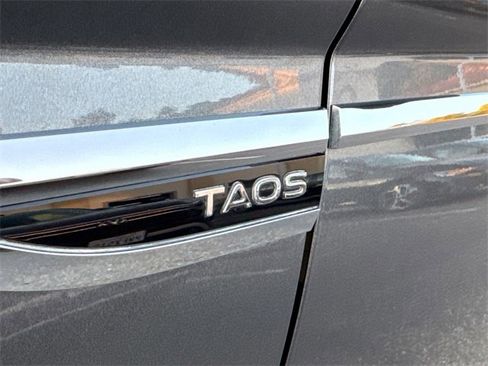 Certified 2023 Volkswagen Taos SE w/ Panoramic Sunroof Package image 8