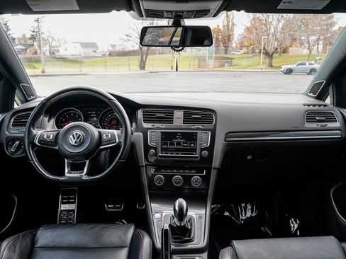 Used 2016 Volkswagen GTI SE image 10