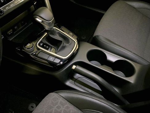 Used 2025 Kia Seltos S image 17