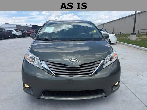 Used 2011 Toyota Sienna XLE w/ Premium Pkg FWD image 2