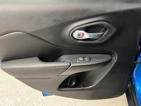 Used 2020 Jeep Cherokee Trailhawk w/ Technology Group image 42