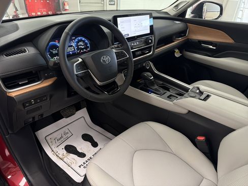 New 2026 Toyota Grand Highlander Limited AWD/4WD image 21