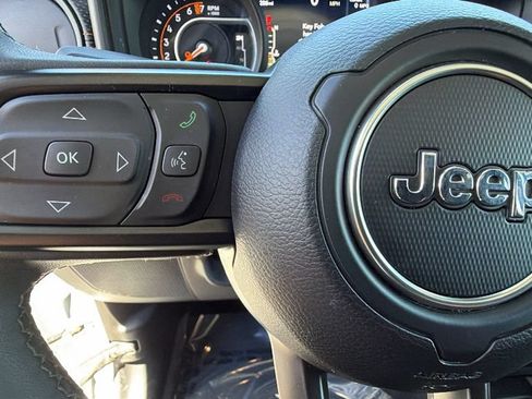 Used 2026 Jeep Gladiator Mojave AWD/4WD image 19