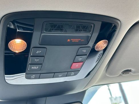 Used 2025 Kia Carnival LXS FWD image 20