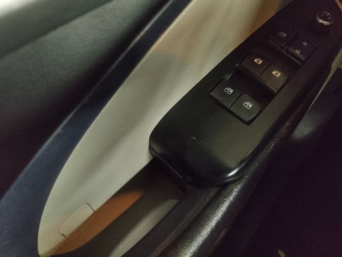 Used 2019 Toyota Highlander XLE image 27