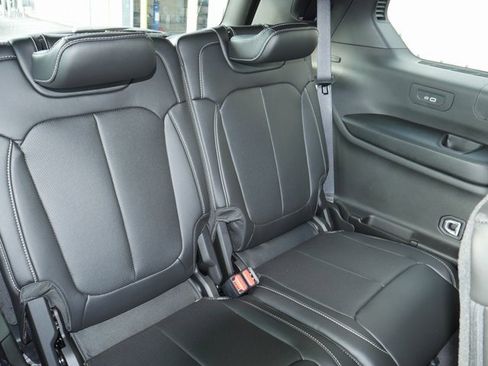 New 2025 Jeep Grand Cherokee L Limited w/ Luxury Tech Group II image 24