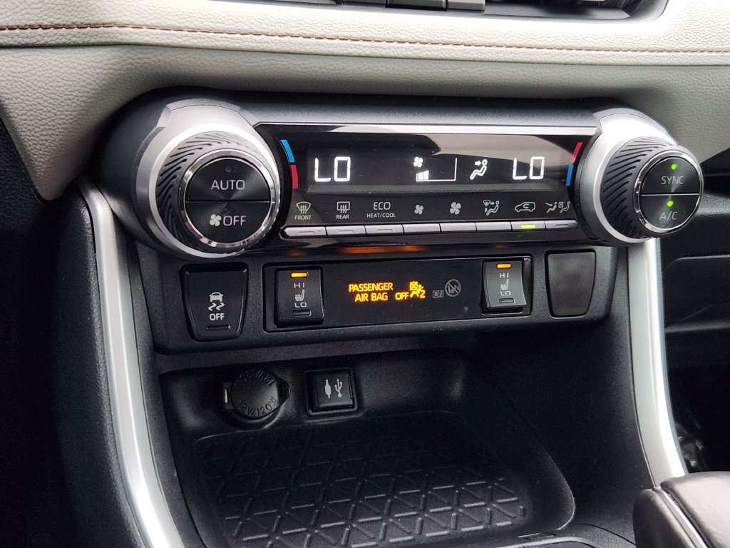 Used 2019 Toyota RAV4 XLE Premium w/ Cold Weather Package AWD/4WD image 10