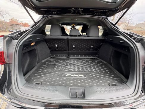 Used 2019 Toyota C-HR LE FWD image 28
