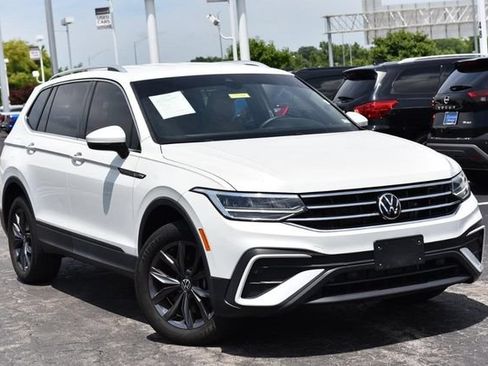 Certified 2023 Volkswagen Tiguan SE FWD image 2