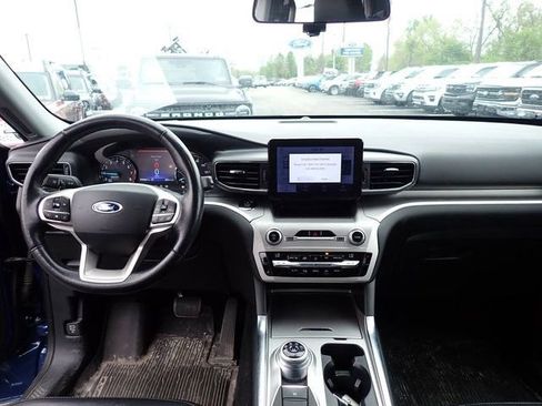 Used 2020 Ford Explorer XLT w/ Equipment Group 202A AWD/4WD image 13
