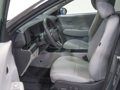 Used 2025 Hyundai Kona SEL FWD image 2