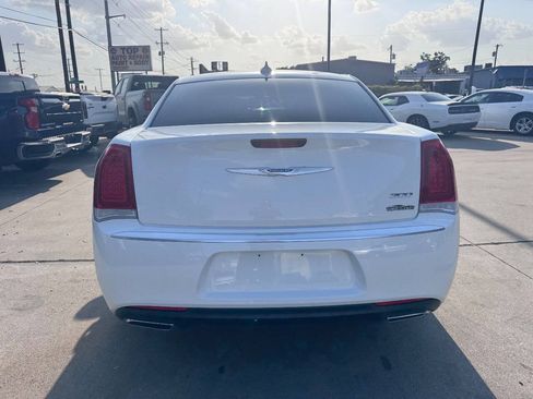Used 2020 Chrysler 300 Touring L w/ Value Package RWD image 5