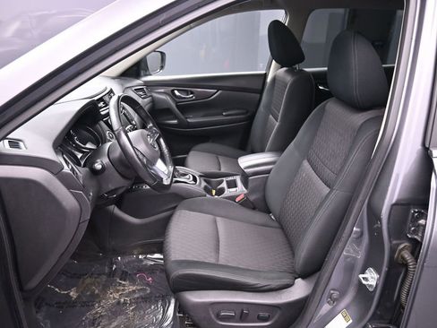 Used 2019 Nissan Rogue SV w/ Sun & Sound Touring Package image 19