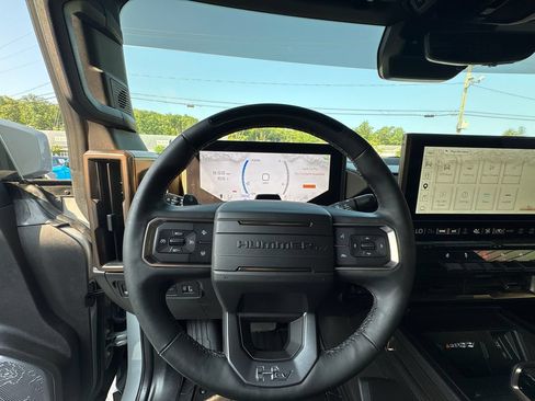 Used 2025 GMC Hummer EV 2X AWD/4WD image 18