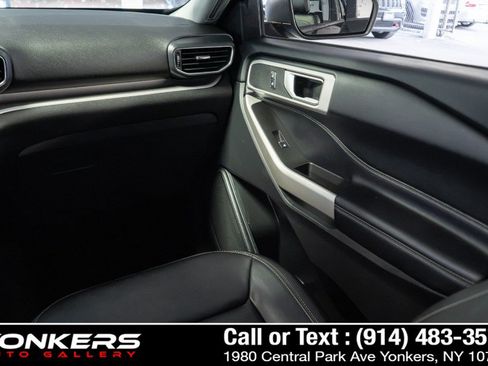 Used 2022 Ford Explorer XLT w/ Equipment Group 202A AWD/4WD image 53