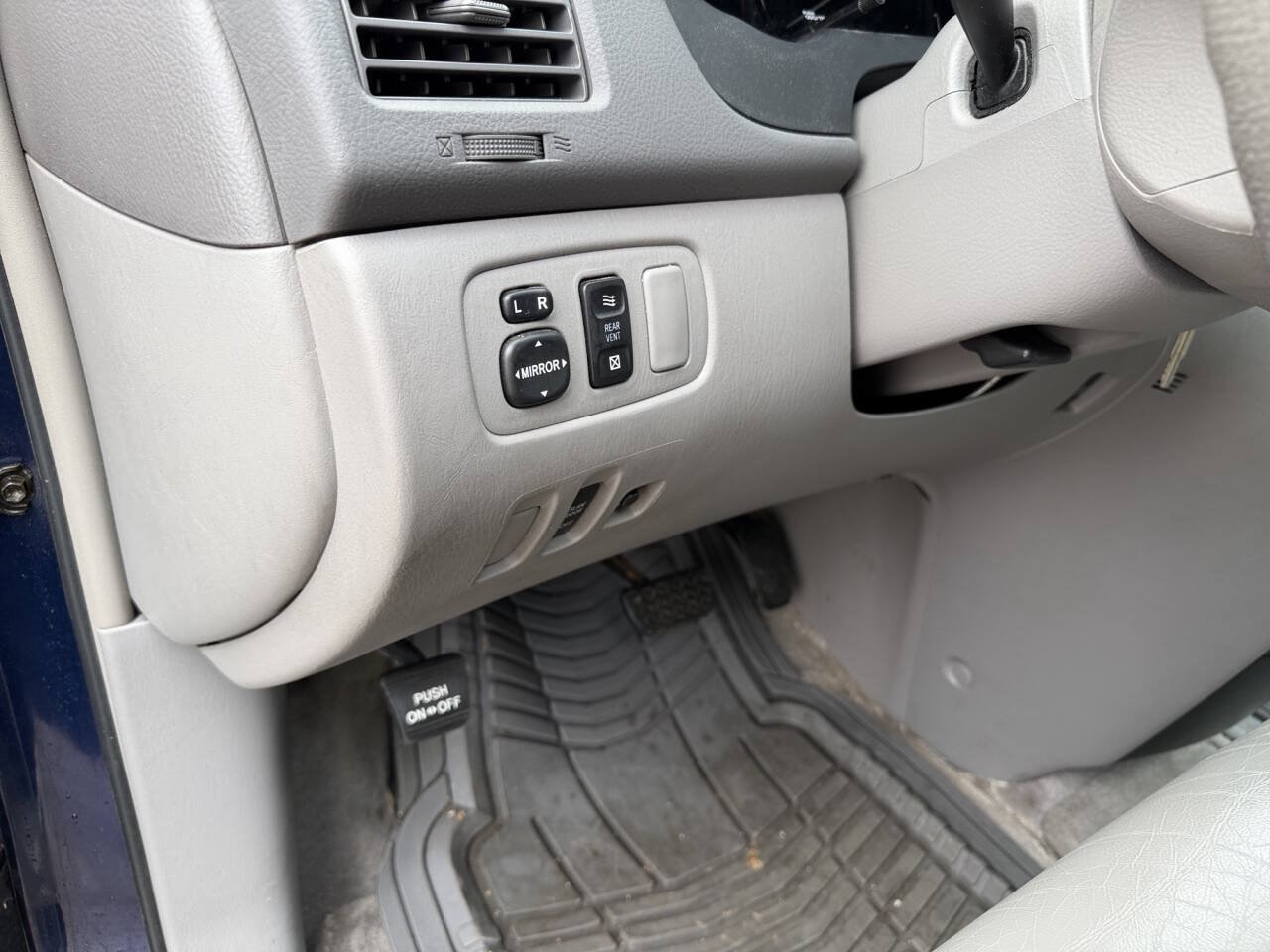Used 2006 Toyota Sienna LE w/ LE Pkg 4 FWD image 31