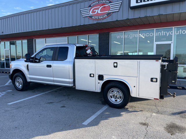 Used 2017 Ford F250 XL w/ Power Equipment Group RWD image 4
