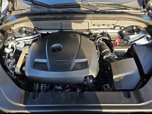Used 2020 Volvo XC60 T6 Momentum w/ Protection Package Premier image 36