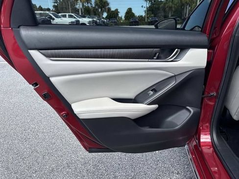 Used 2022 Honda Accord EX-L image 11