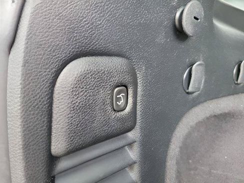Used 2018 Jeep Grand Cherokee Altitude RWD image 25