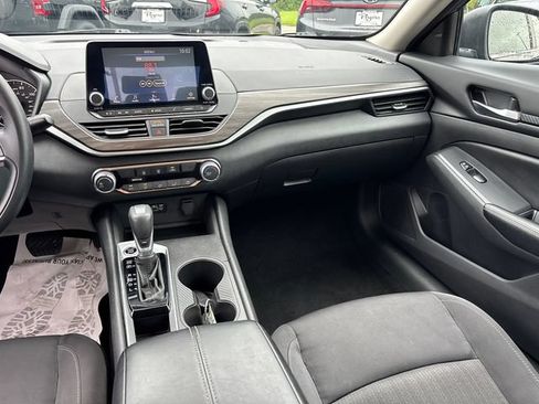 Used 2025 Nissan Altima 2.5 SV FWD image 12