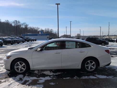 Used 2017 Chevrolet Malibu LS image 5
