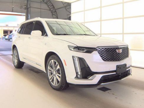 Used 2025 Cadillac XT6 Premium Luxury w/ Technology Package AWD/4WD image 4